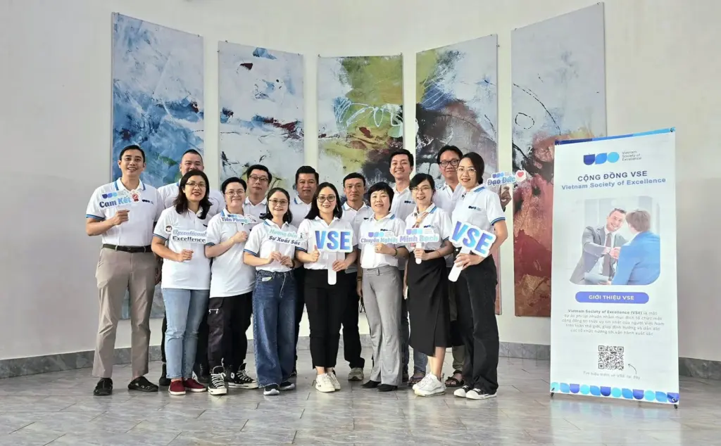 Thành viên VSE trong áo đồng phục cộng đồng